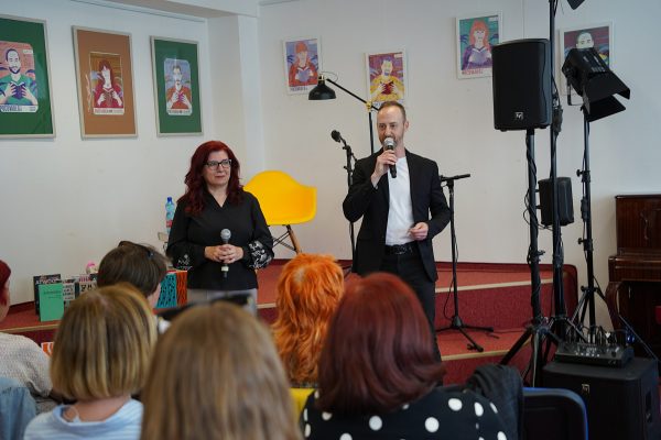 POČÚVADLO VOL.12 / moderátorská dvojica Viera Némethová, Andrej Blaas / Foto: Rebeka Ősziová /