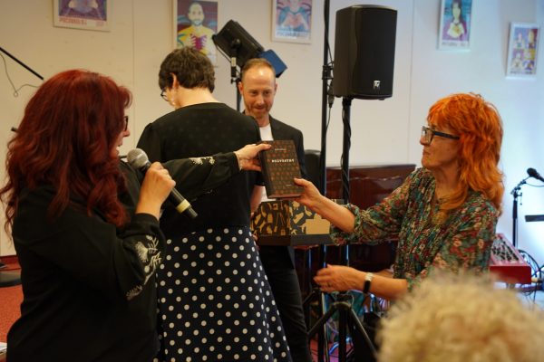 POČÚVADLO VOL. 12 / vyhodnotenie súťaže o knižné ceny / Foto: Rebeka Ősziová /