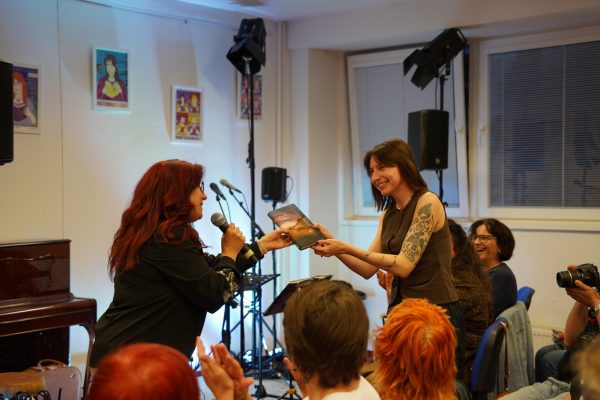 POČÚVADLO VOL. 12 / vyhodnotenie súťaže o knižné ceny / Foto: Rebeka Ősziová /